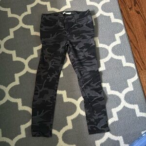 Levi’s 711 Skinny Ankle Black Camo Mid Rise Jeans for Women Size 6